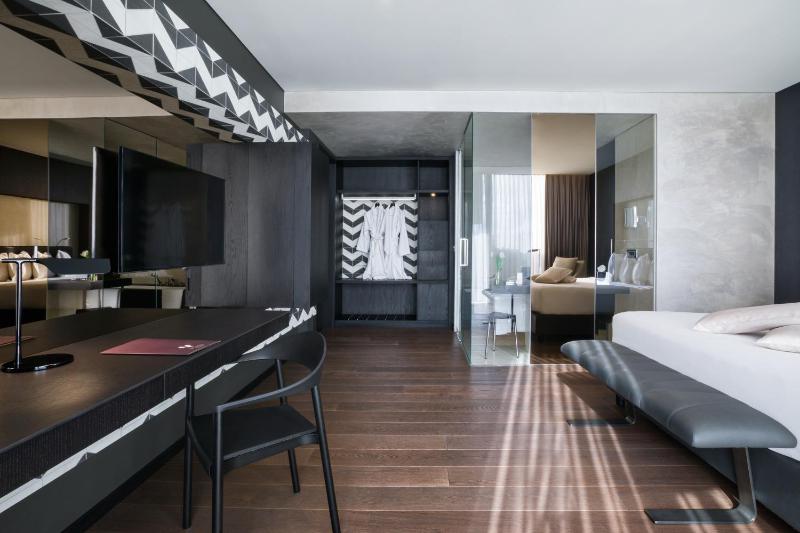 Superior Double or Twin Room with City View image 3