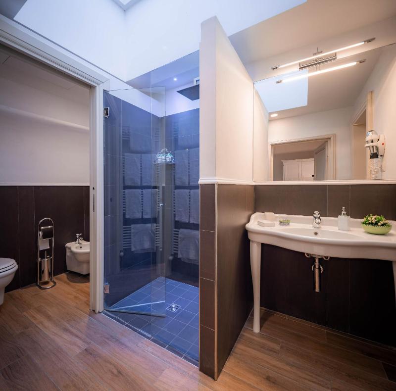 Superior Suite image 4