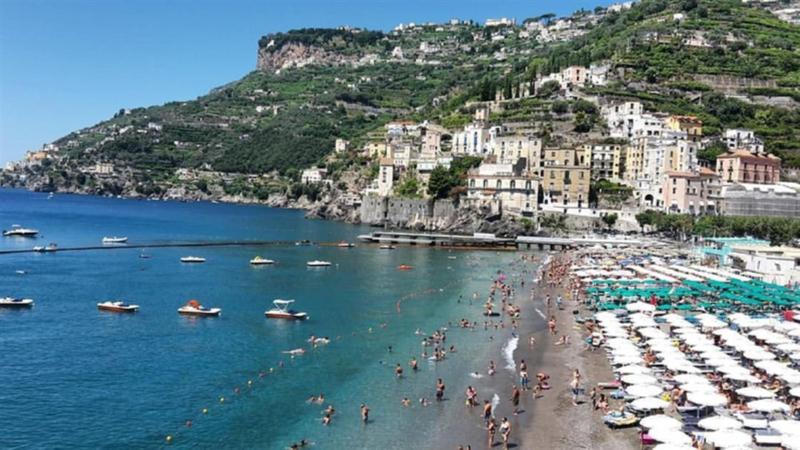 One Bedroom Apartment with Sea View image 1