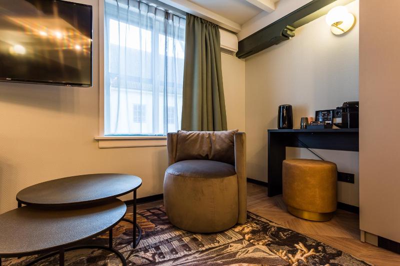 Deluxe Suite image 3