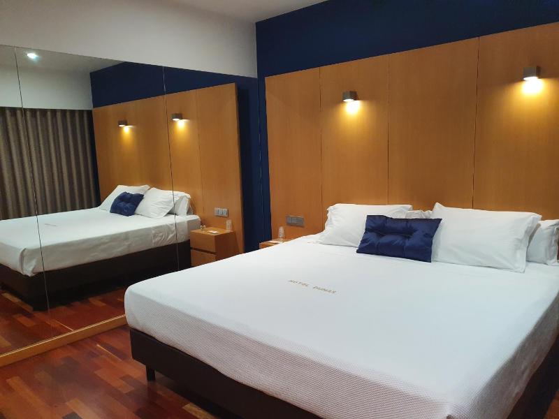 Double Room image 3