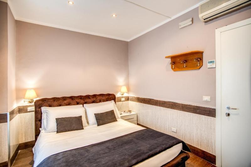 Economy Double Room image 2