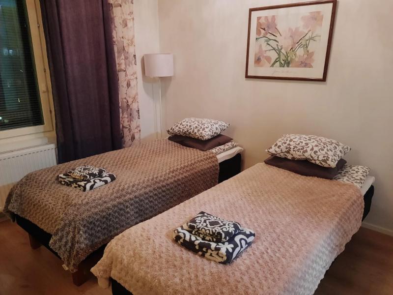 Twin Room image 2