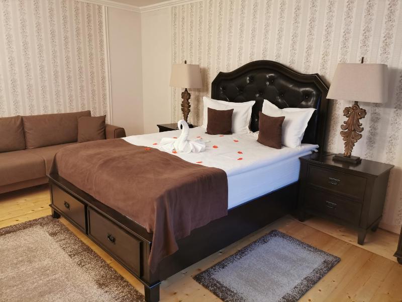 Select House - image 33