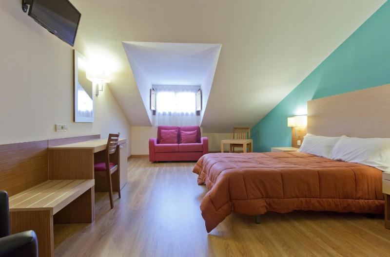 Double Room with Three Extra Beds image 2