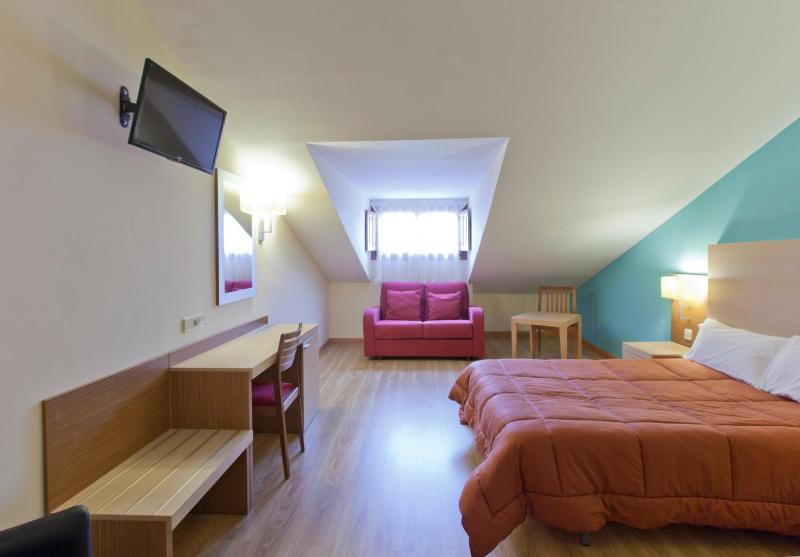 Double Room with Three Extra Beds image 3