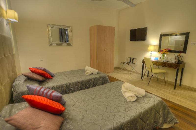 Economy Double or Twin Room image 4