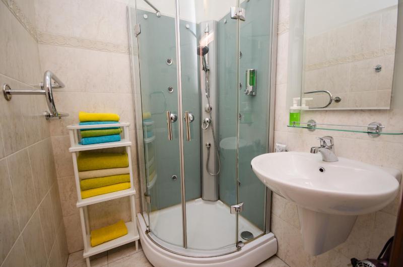 One-Bedroom Apartment - Kamergersky Pereulok 2-3 image 3