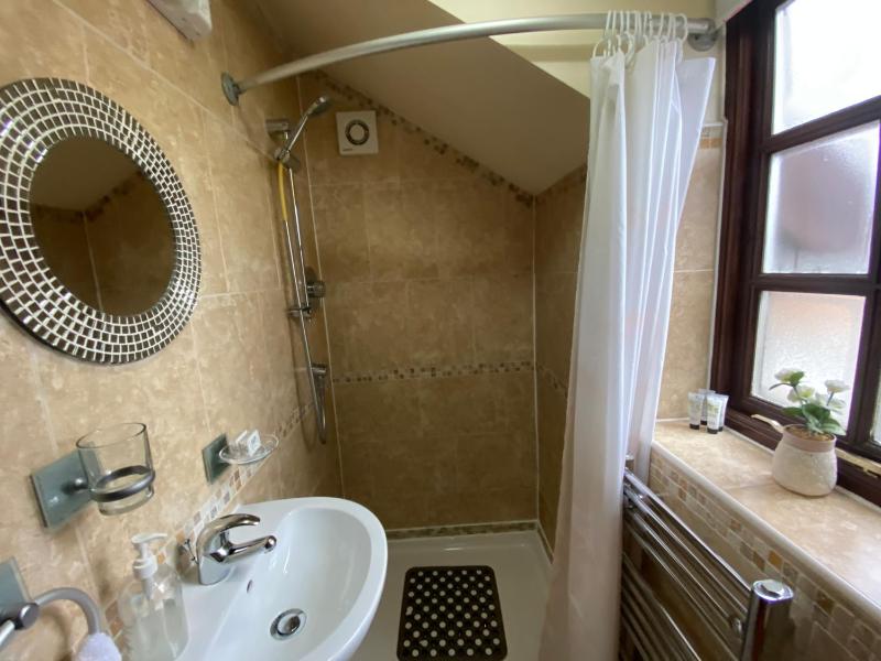 One-Bedroom Cottage image 3