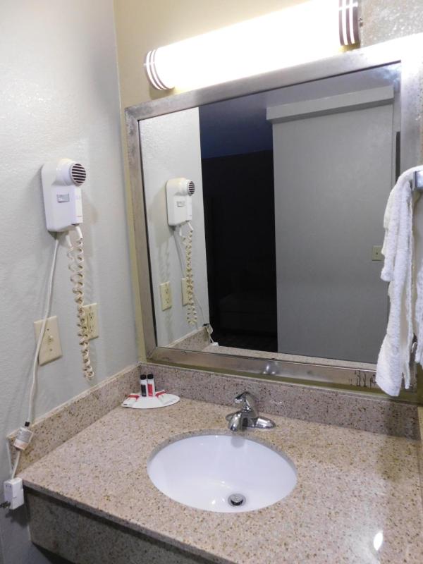 Deluxe Room, 2 Queen Beds, Non Smoking, Fireplace image 4