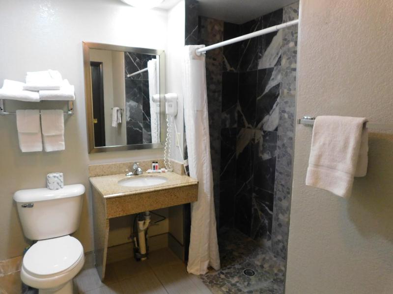 Standard Room, 2 Queen Beds, Accessible, Non Smoking image 2