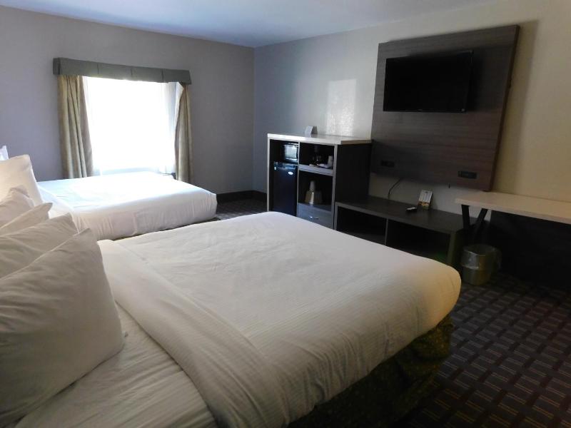 Standard Room, 2 Queen Beds, Accessible, Non Smoking image 4