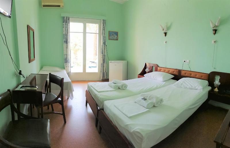 Triple Room with Sea View image 3