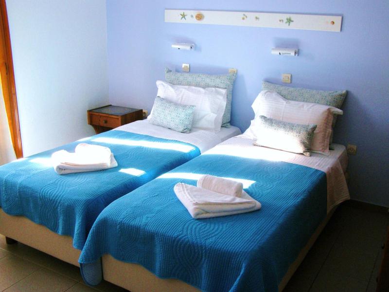 Standard Studio with Two Single Beds image 4