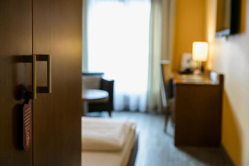 Single Room image 4