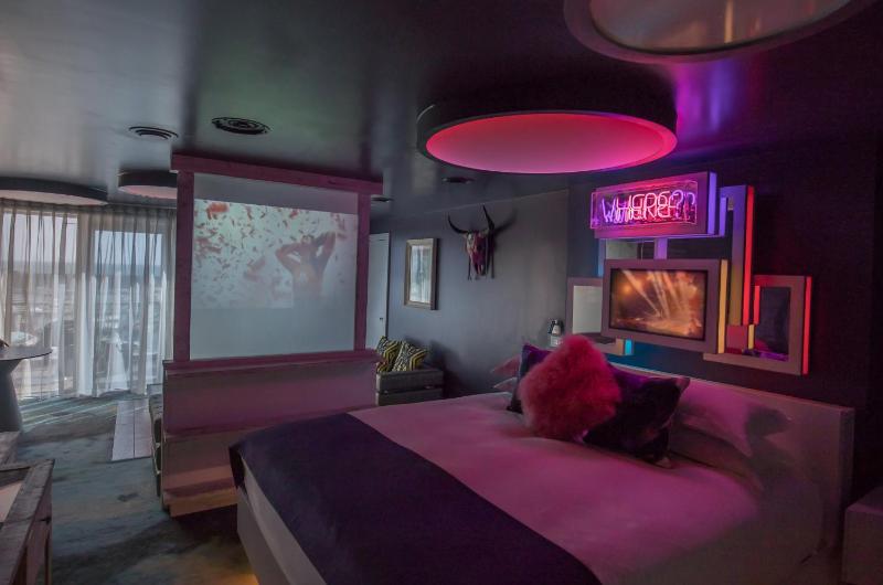 Signature Suite image 2