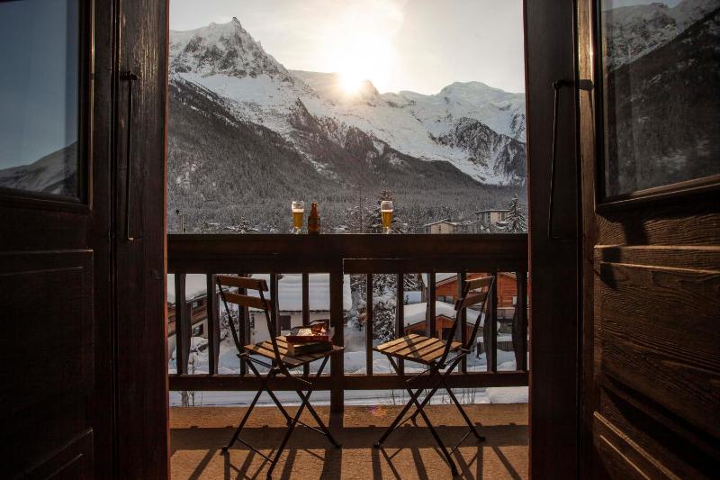 Double Room with Balcony and View of Mont Blanc image 3