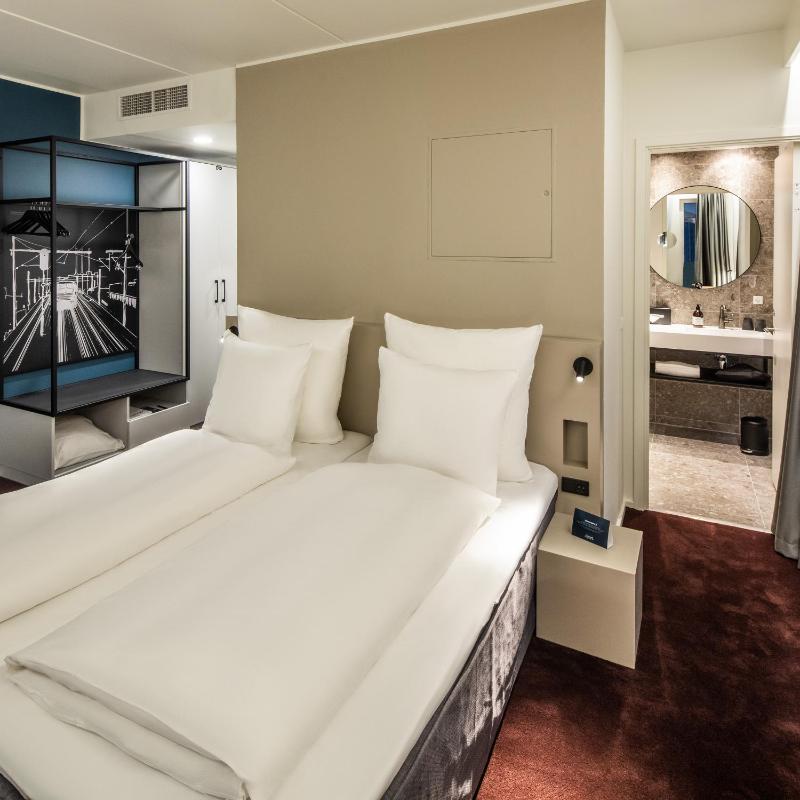 Superior Double Room image 3