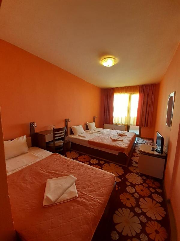 Classic Triple Room image 2