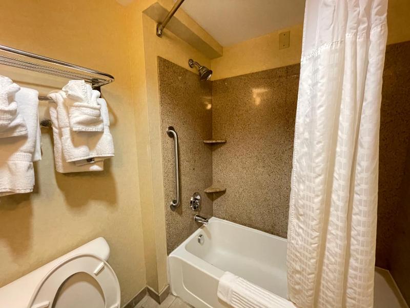 Double Suite with Two Double Beds - Non-Smoking image 2