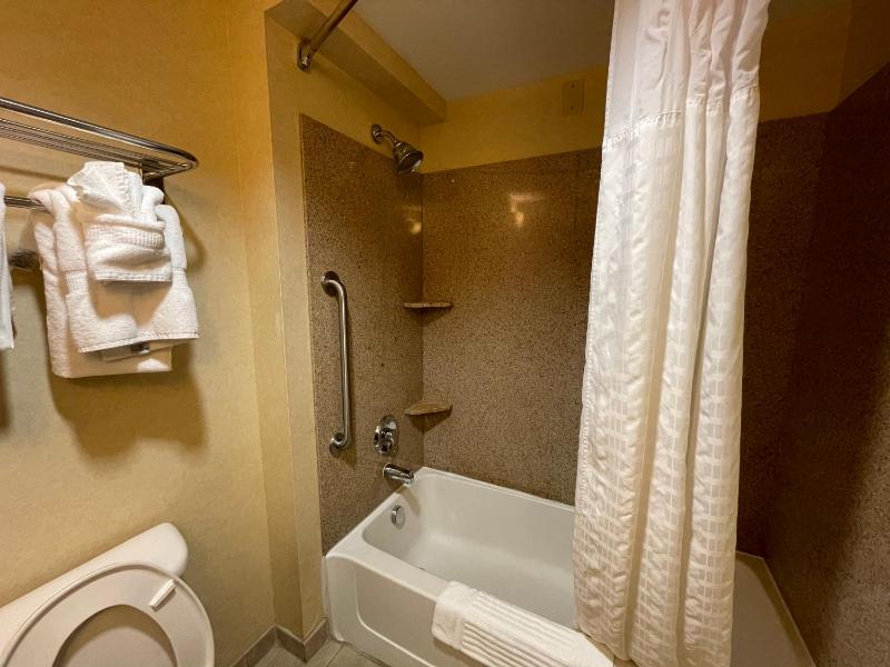 Double Suite with Two Double Beds - Non-Smoking image 3