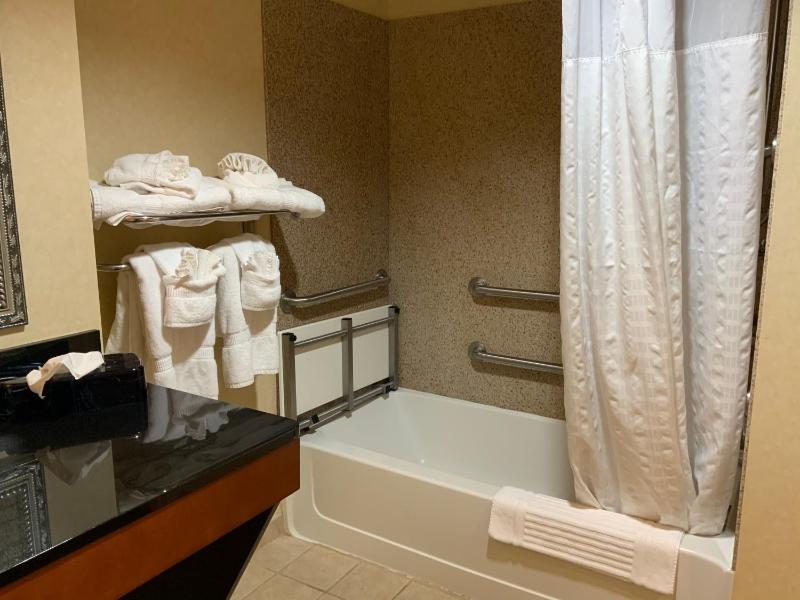 King Suite - Accessible/Non-Smoking image 2