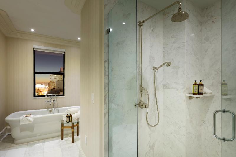 Presidential Suite image 4