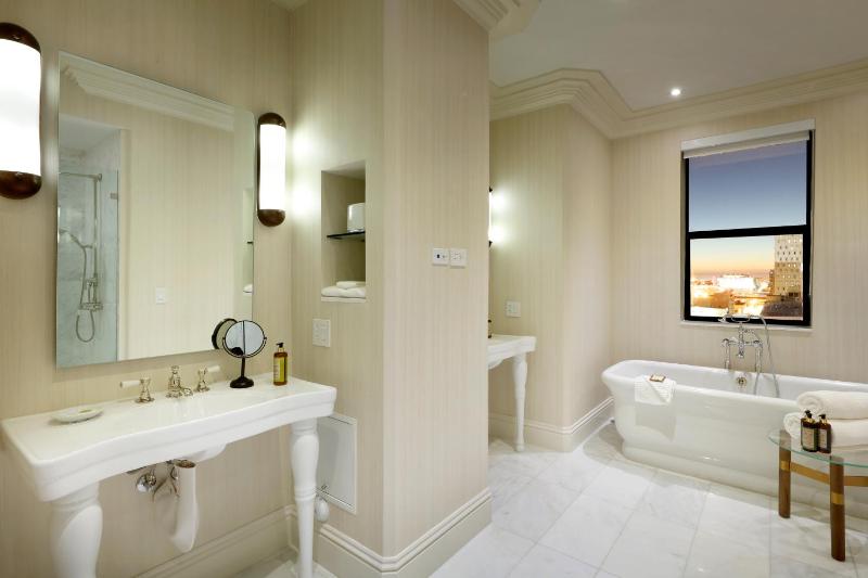 Presidential Suite image 3