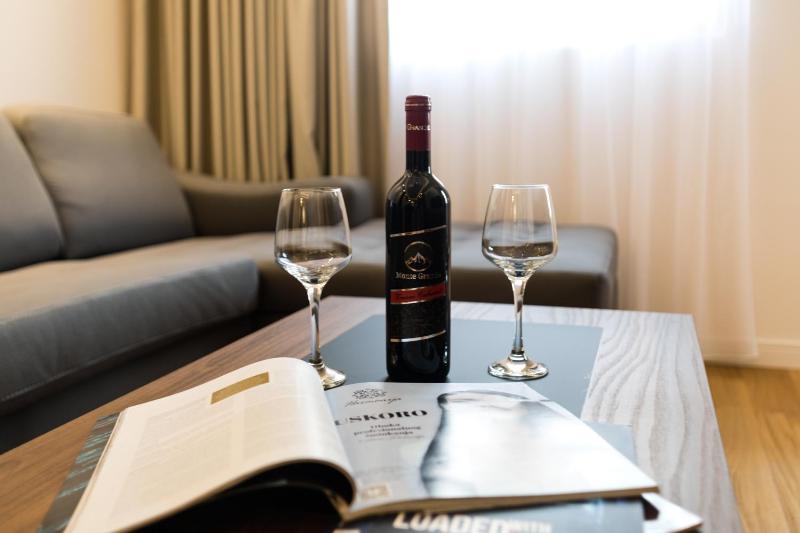 One-Bedroom Apartment image 4