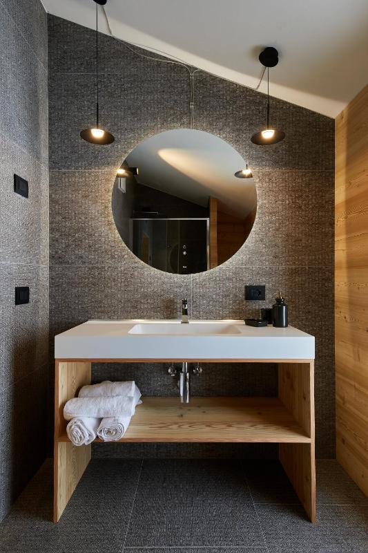 Deluxe Double Room with Balcony image 4