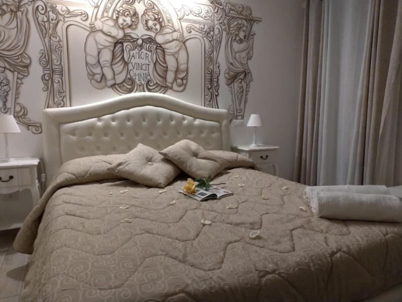 Deluxe Suite with Spa Bath image 4