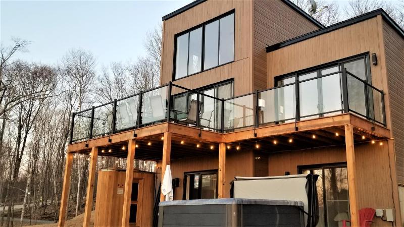 Chalet Serenity - Mont Tremblant Ski - Spa Sauna Wifi TV Privet Chic Modern House Images
