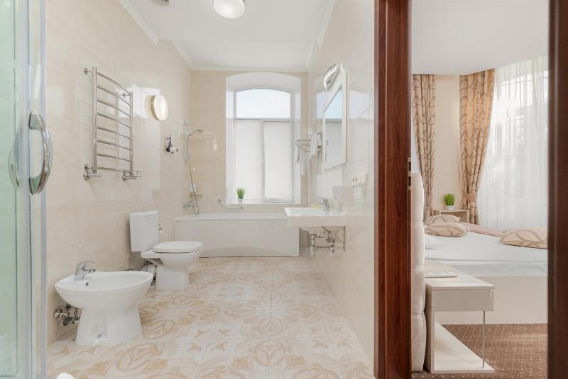 Executive Suite image 3