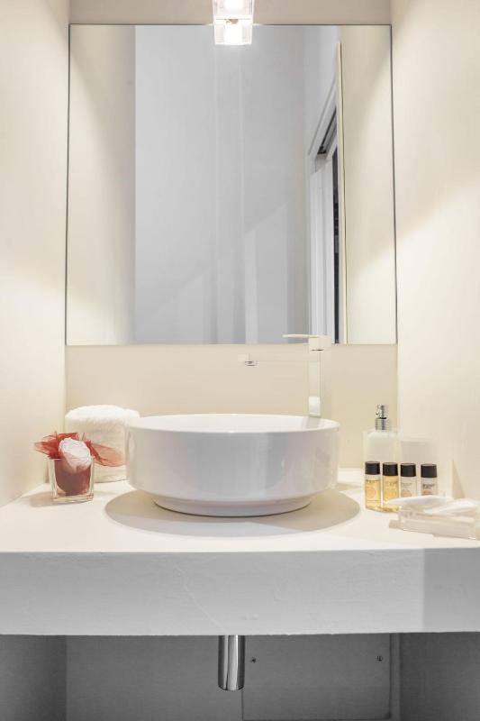 Double Room with Garden View image 3