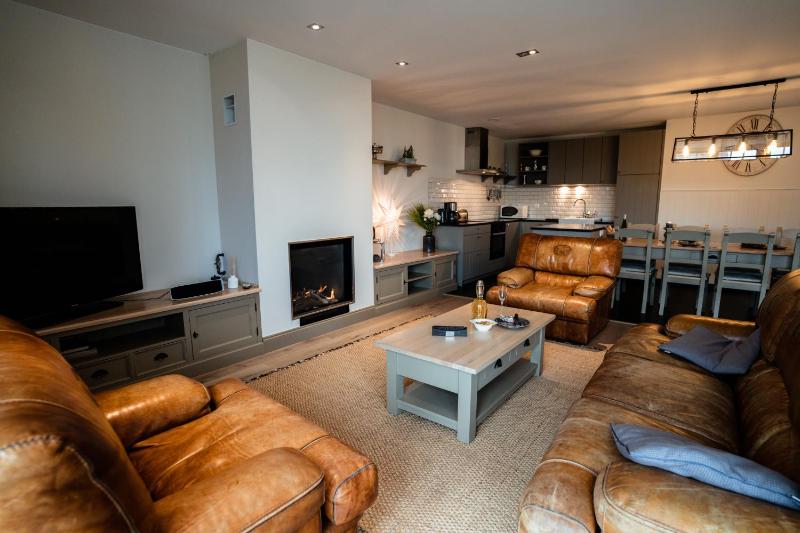 Three-Bedroom House image 1