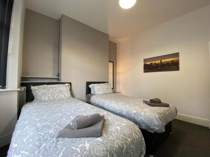 Five-Bedroom House image 3