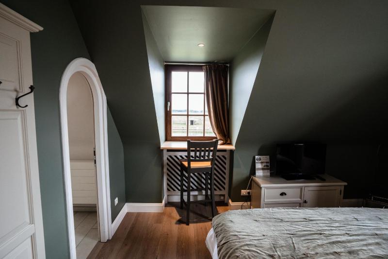 Double Room with Park View image 4