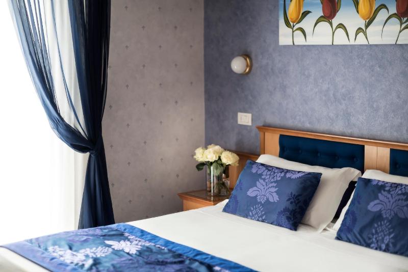 Classic Double or Twin Room image 3
