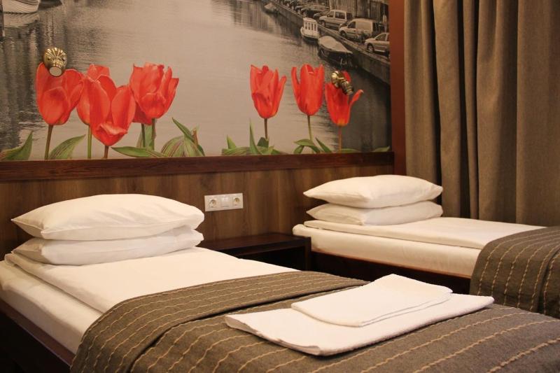 Twin Room image 1