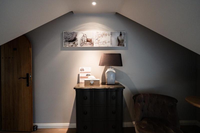 Double Room image 3