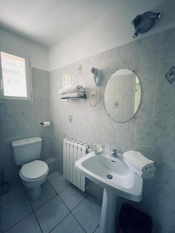 Double Room image 4