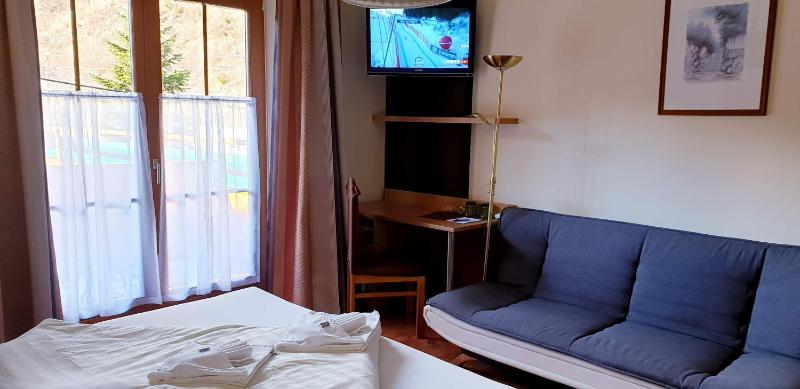 Double Room with Balcony image 4