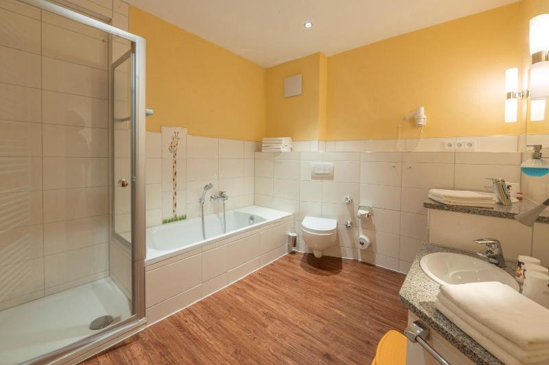 Comfort Three-Bedroom Apartment image 3