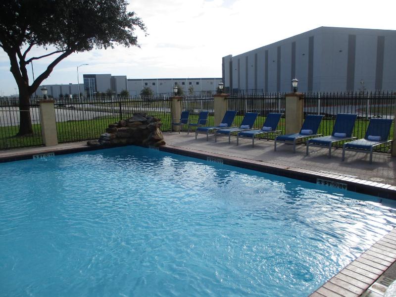 Days Inn & Suites by Wyndham Sam Houston Tollway - image 14