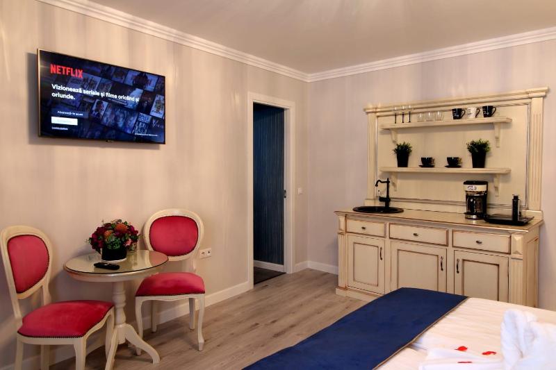 Superior King Room image 4