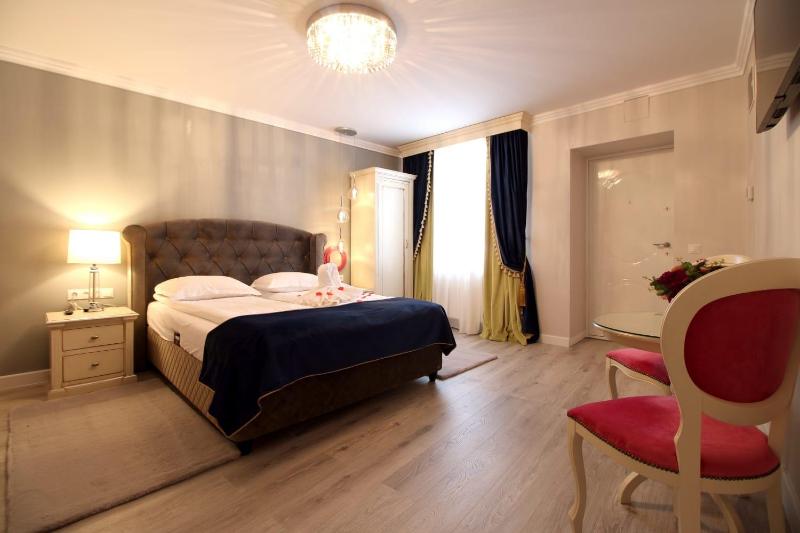 Superior King Room image 1