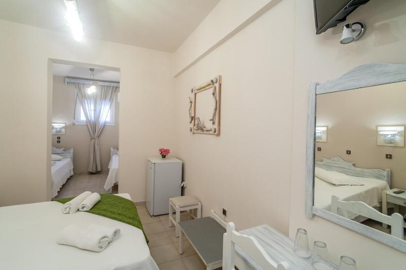 Quadruple Room image 4