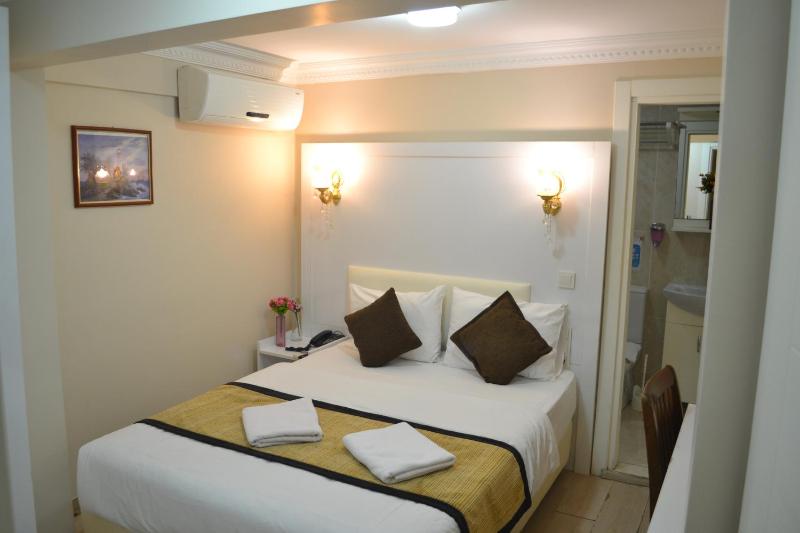 Budget Double Room image 3