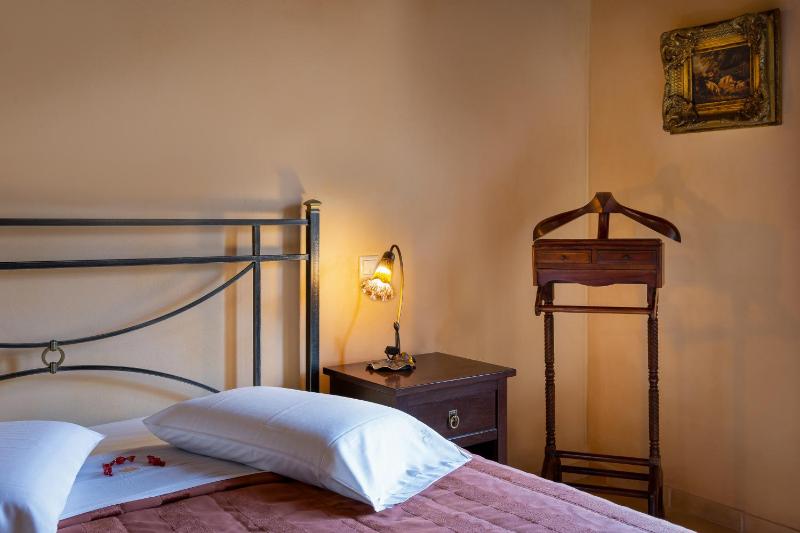 Economy Room image 4