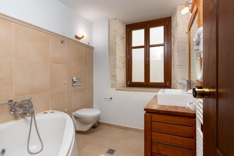 Junior Suite with Old Town View image 3